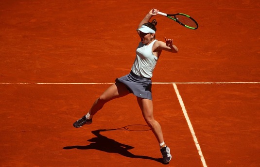 Simona Halep s-a calificat în semifinalele turneului de la Madrid, după o victorie muncită în faţa australiencei Ashleigh Barty