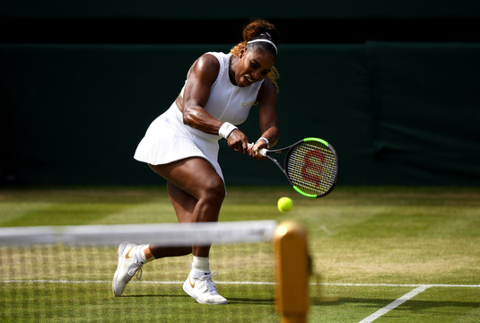 Serena Williams, adversara Simonei Halep în finala de la Wimbledon. Americanca a spulberat-o pe Strycova