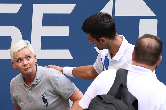 NEWS ALERT Moment INCREDIBIL!! Novak Djokovic a fost descalificat de la US Open după ce a lovit un arbitru cu o minge