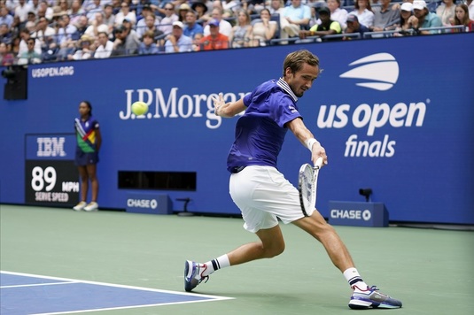 Medvedev l-a învins pe Djokovici în trei seturi şi a câştigat US Open! "În primul rând, vreau să vă spun vouă, fanilor, şi lui Novak, că îmi pare rău"