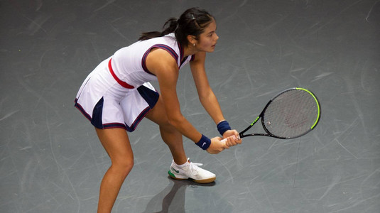 Emma Răducanu a pus pe seama problemelor la spate eliminarea din turneul de la Indian Wells! ”A fost greu să nu pot servi normal!”