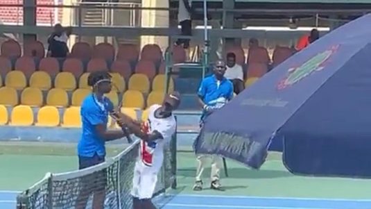 VIDEO | Un jucător francez de 15 ani a pălmuit un adversar la un turneu la Accra. Sportivul şi-a cerut scuze şi a afirmat că a fost insultat tot meciul