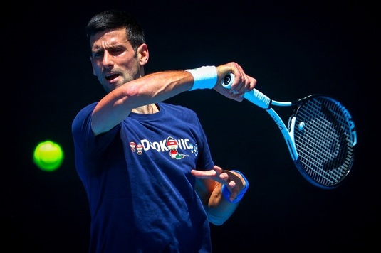 Novak Djokovic, prima victorie pe zgură. Fostul lider mondial s-a impus greu, după un meci de peste trei ore