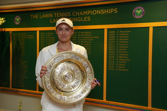 Primele cuvinte ale Elenei Rybakina după ce a scris istorie şi s-a impus la Wimbledon: ”Eşti o inspiraţie pentru toată lumea. E o plăcere să joc împotriva ta!”
