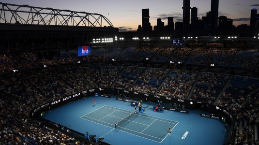 Surpriză uriaşă la Australian Open. La un an după ce l-au interzis pe Djokovic, organizatorii le permit acum jucătorilor să evolueze cu COVID-19