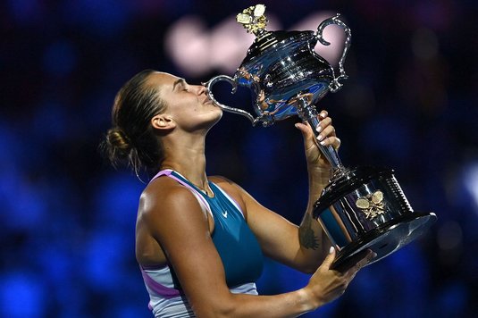 Arina Sabalenka, după ce a câştigat titlul la Australian Open: "Încă tremur şi îmi cer scuze pentru engleza mea". Pe ce loc mondial urcă