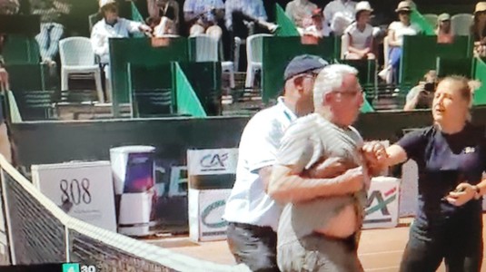 Scene incredibile în Franţa! Un spectator a întrerupt un meci de tenis şi a părăsit cu greu arena. Motivul este halucinant