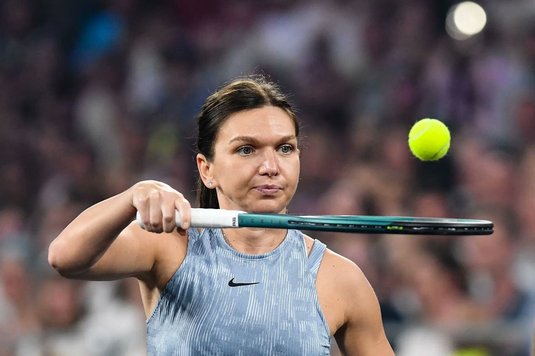 Simona Halep a făcut SHOW. Fostul lider WTA a prins o zi excelentă şi a învins-o pe Iga Swiatek, într-un meci la dublu