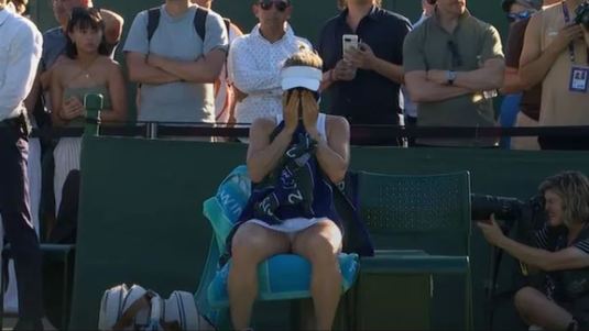 Putinţeva a oprit meciul şi a cerut ca un spectator să fie scos de urgenţă din arenă: "E nebun, are un cuţit"