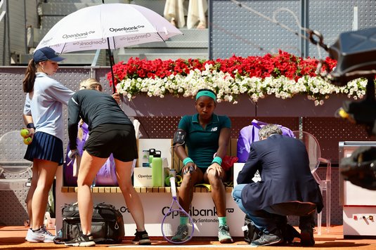 VIDEO | Meci cu cântec între Sorana Cîrstea şi Coco Gauff: ce i-a reproşat românca arbitrei de scaun. Fostului lider WTA i s-a făcut rău şi a vomitat
