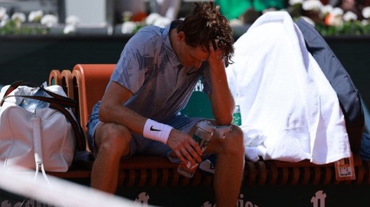 Cutremur la Roland Garros! Sinner, liderul ATP, a părăsit competiţia încă din turul doi după eşecul cu Cerundolo