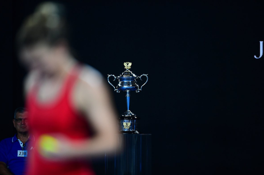 VIDEO | O nouă finală pierdută de Halep, a treia! Wozniacki a jucat fenomenal şi ia primul Grand Slam din carieră! Next time, Simo!