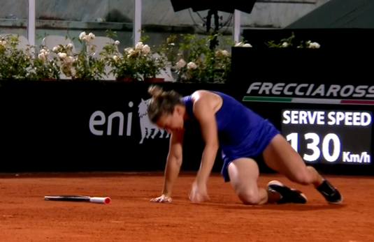 Simona Halep, eliminată de Danielle Collins în turul al doilea al turneului de la Roma. Sportiva română a fost aproape de o nouă accidentare gravă