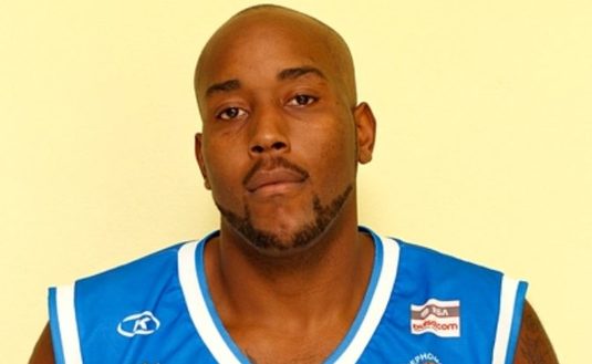 El este Shaquille O'Neal de România. Are 2,18 metri înălţime, 150 de kilograme, şi joacă la Craiova