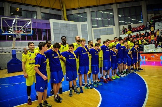 CSU Sibiu se desprinde în semifinalele Ligii Naţionale de baschet masculin. Campioana CSM Oradea, victorie la Cluj