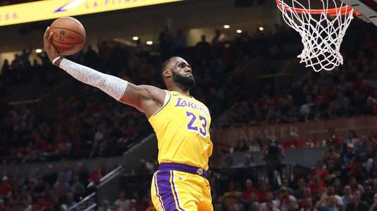 VIDEO | Bornă istorică pentru LeBron James. Ce performanţă uriaşă a reuşit la cel mai bun meci al lui Lakers. Rezumatele serii din NBA