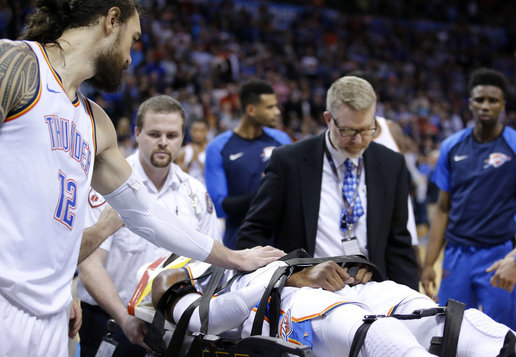 VIDEO | Accidentare horror în NBA! Nerlens Noel s-a lovit la cap şi a părăsit terenul pe targă. Vezi video cu momentul îngrozitor