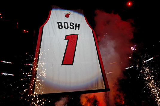 Miami Heat a retras tricoul lui Chris Bosh: "Când am fost la pământ, când am trăit momente dificile, voi m-aţi învăţat să mă ridic"