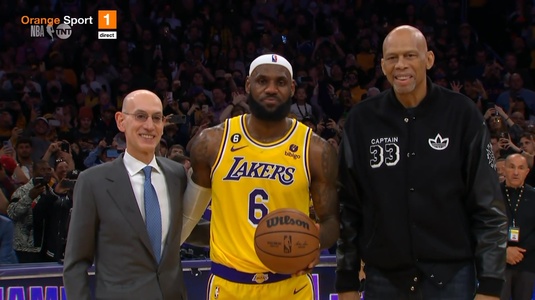 VIDEO | Moment istoric în direct la Orange Sport. LeBron James a devenit cel mai bun marcator din istoria NBA. Starul lui Lakers, felicitat chiar de Abdul-Jabbar