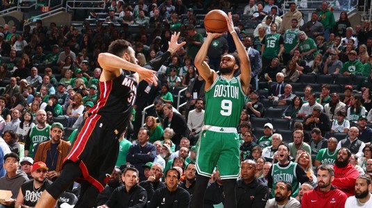 Spectacolul continuă în finala Conferinţei de Est. O nouă victorie pentru Boston Celtics, iar Miami Heat conduce acum doar cu 3-2