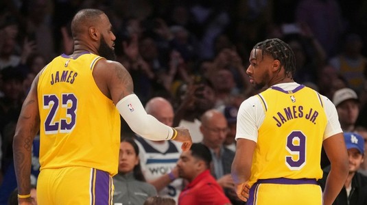 Tricourile primului meci disputat de Bronny şi LeBron James, vândute cu sume uriaşe de bani