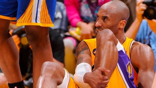 Încălţămintea lui Kobe Bryant, scoasă la licitaţie, a fost vândută cu o avere. Suma incredibilă plătită pentru ghetele fostului baschetbalist