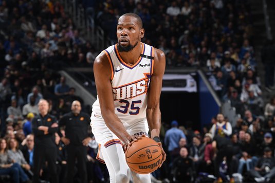 Kevin Durant a atins borna de 30 de mii de puncte înscrise în NBA. În ce galerie selectă a intrat baschetbalistul