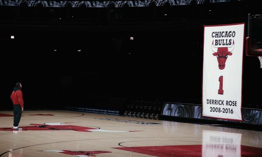 Special! Chicago Bulls a retras tricoul cu numărul 1 purtat de legendarul Derrick Rose. Ceremonie plină de emoţii | VIDEO