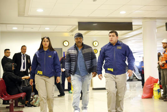 Tyson a fost blocat de poliţie pe aeroport şi expulzat de urgenţă! Incidentul a avut loc la intrarea în Chile