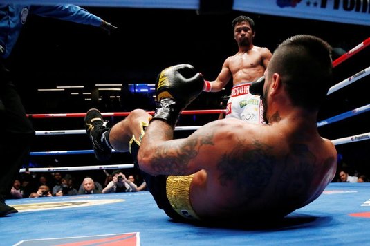 S-a întors senatorul Manny! Pacquiao l-a făcut KO pe Matthysse şi a câştigat centura WBA la semimijlocie