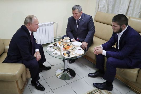 La masă cu preşedintele! Putin l-a felicitat pe Nurmagomedov pentru victoria în faţa lui McGregor
