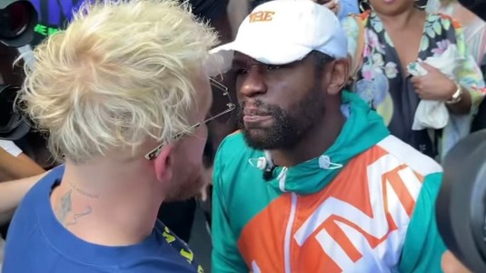 VIDEO | Jake Paul i-a luat şapca lui Mayweather, iar boxerul american a sărit la bătaie! Ce s-a întâmplat după
