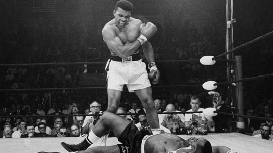FOTO | Cu ce sumă ameţitoare poate fi vândut la licitaţie şortul lui Muhammad Ali de la meciul epic "Thrilla in Manila"