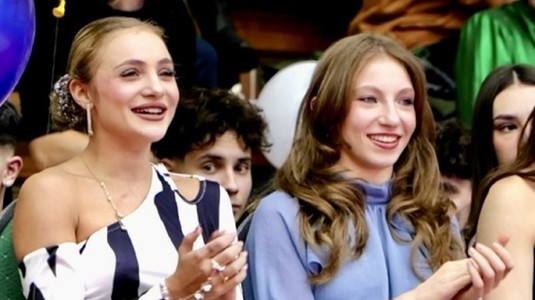 De pe podium, pe catwalk! Sabrina Voinea şi-a ales ţinuta pentru a defila: "Rochii cu pietre multe. Pantaloni, topuri, fuste"