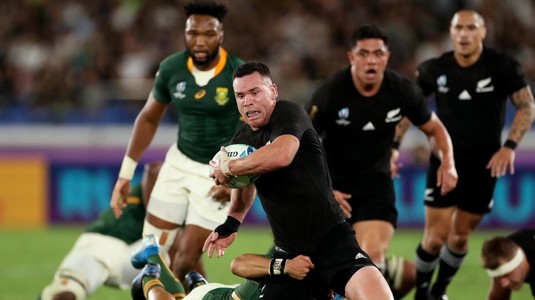 Noua Zeelandă a debutat contra Africii de Sud la Mondialul de Rugby. Cele două forţe remizaseră în duelul direct din luna iulie