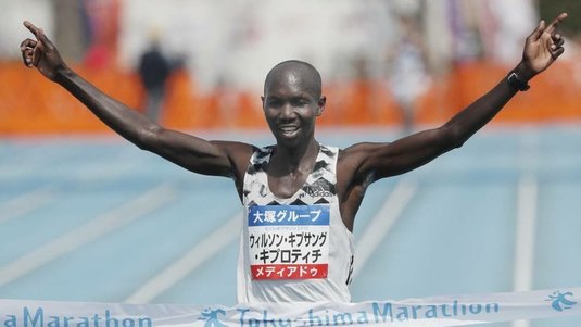Fostul recordman mondial la maraton Wilson Kipsang, arestat în Kenya, pentru că nu a respectat măsurile de izolare: "Se pregăteau să consume băuturi alcoolice"
