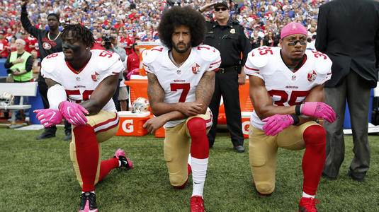 NFL consideră că protestele din timpul intonării imnului trebuie permise. “Am greşit că nu i-am ascultat pe sportivi"