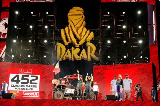 Raliul Dakar: Barbu şi Lupu au ajuns cu bine la finişul PS3 şi urcă în clasament