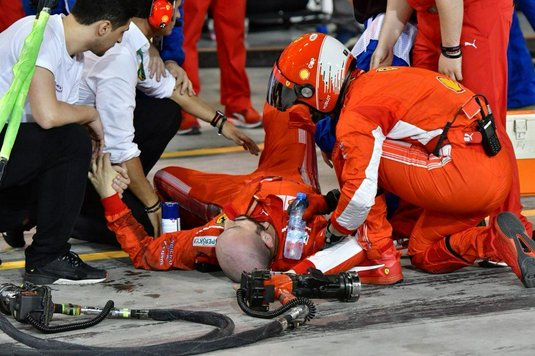 Echipa Ferrari, amendată cu 50.000 de euro după ce un mecanic a fost lovit de Raikkonen la boxe