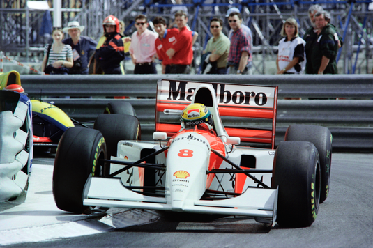 Bernie Ecclestone a cumpărat un monopost McLaren pilotat de Senna cu 4,2 milioane de euro