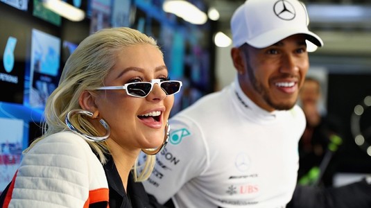 Lewis Hamilton ştie ce va face după retragerea din Formula 1. Pilotul britanic s-a apucat de cântat şi a scos deja prima piesă alături de Aguilera