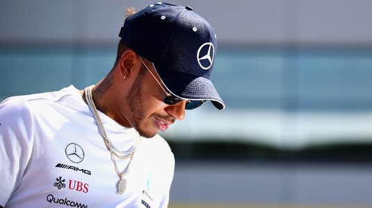 Lewis Hamilton şi-a prelungit contractul cu Mercedes. Pilotul britanic va avea un salariu anual uriaş