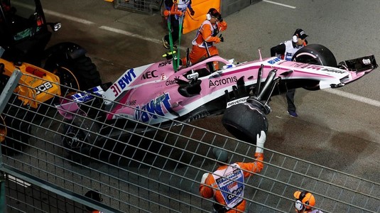 Scandal la Force India. Decizie controversată după ce Perez şi Ocon s-au lovit în Marele Premiu din Singapore. Piloţii, ameninţaţi cu concedierea