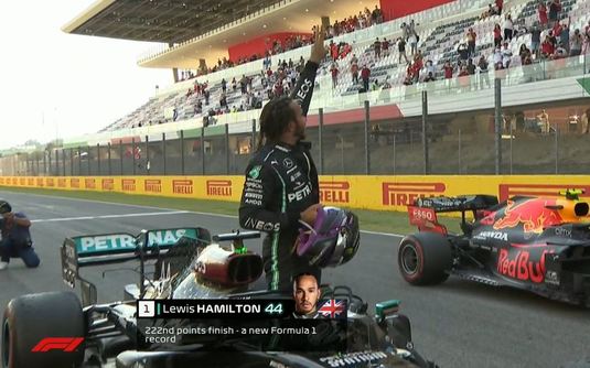  VIDEO | Lewis Hamilton a câştigat Marele Premiu al Toscanei. "Dublă" pentru cei de la Mercedes într-o cursă plină de incidente
