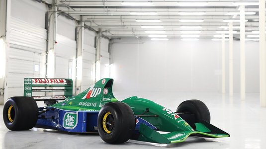 A fost scos la vânzare monopostul în care Michael Schumacher a debutat în Formula 1. Cât costă maşina legendarului pilot german
