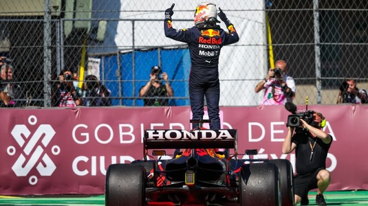 O nouă victorie importantă pentru Max Verstappen. Pilotul olandez s-a impus în Mexic şi şi-a mărit avansul faţă de Lewis Hamilton
