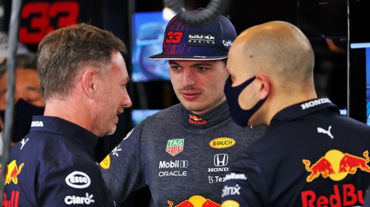 Max Verstappen va pleca din pole-position în cursa care va decide campionul mondial al acestui sezon. Pe ce loc s-a clasat Hamilton în calificările din Abu Dhabi