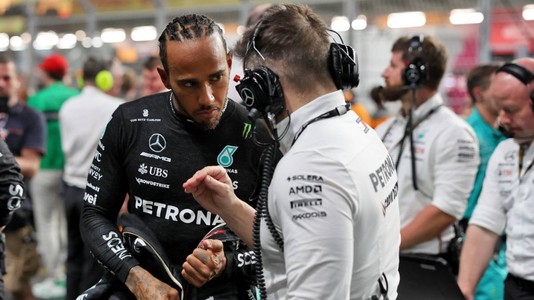 "N-am mai văzut o maşină atât de rapidă". Reacţia lui Hamilton după triumful echipei Red Bull în Marele Premiu al Arabiei Saudite