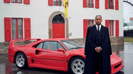 Asta înseamnă marketing. Fotografia de prezentare a lui Hamilton la Ferrari a devenit virală pe reţelele de socializare