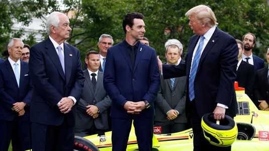 Donald Trump l-a primit la Casa Albă pe câştigătorul Cursei de 500 mile de la Indianapolis